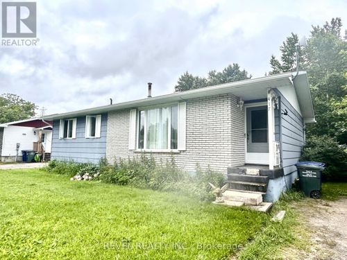 417 Main St, Smooth Rock Falls, ON, P0L2B0 | Card Image