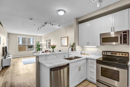 611-330 J Street, San Diego, CA, 92101 | Card Image