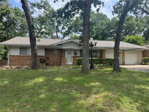 617 Forest Ln, Hurst, TX, 76053-4907 | Card Image