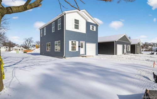 7511 Packard Ave, Warren, MI, 48091-3058 | Card Image