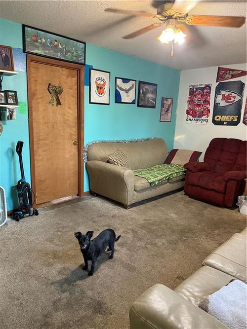 223 N 4th St, Iola, KS, 66749-2515 | Card Image