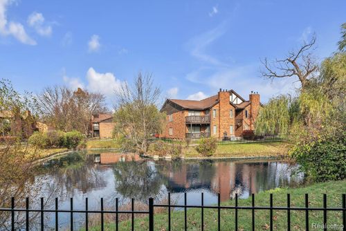apt-19-29123 Wellington Rd E, Southfield, MI, 48034-4520 | Card Image