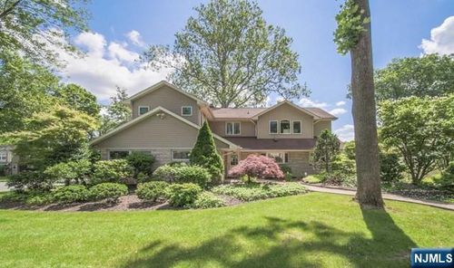4 Mellon Ln, Tenafly, NJ, 07670-1911 | Card Image