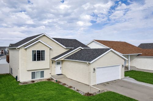 1166 39 1/2 Ave W, West Fargo, ND, 58078-7713 | Card Image