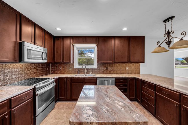 210 W Heron Dr, House other with 3 bedrooms, 2 bathrooms and null parking in Highland Haven TX | Image 9