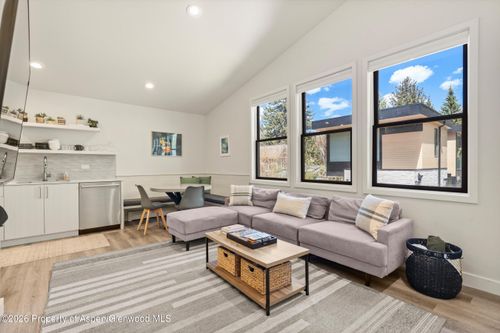 210p1b6-220 W Main St, Aspen, CO, 81611-1767 | Card Image