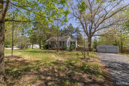 414 Middletown Rd, Warrenton, MO, 63383-1052 | Card Image