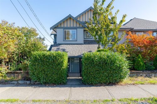 {{alt}} | Card Image