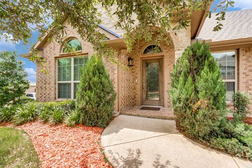 27 Oakridge Ln, Edgecliff Village, TX, 76134-1041 | Card Image