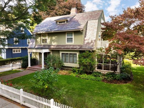 323 Clark Rd, Brookline, MA, 02445-5829 | Card Image