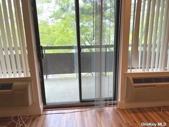 APT-3A - 141 Great Neck Rd, Condo with 2 bedrooms, 3 bathrooms and 2 parking in Great Neck NY | Image 4