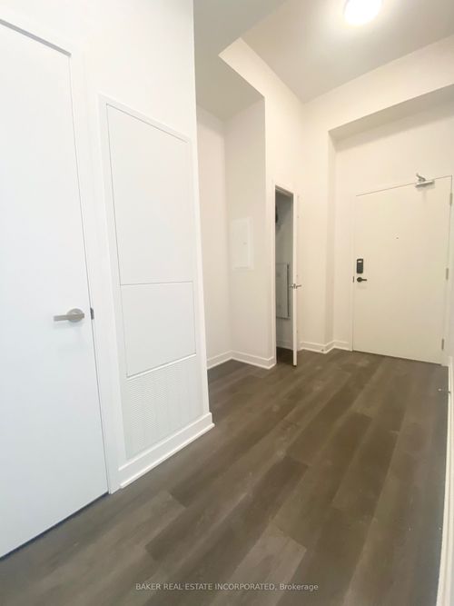 4807-3900 Confederation Pky, Mississauga, ON, L5B0M3 | Card Image