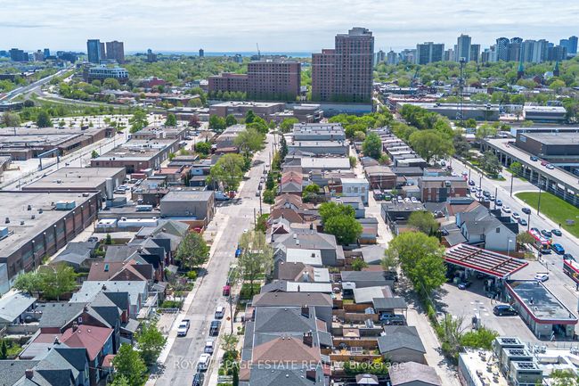 118 Mulock Ave, House attached with 3 bedrooms, 2 bathrooms and 1 parking in Toronto ON | Image 47