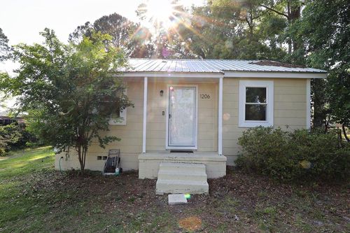 1206 Mcarthur Dr, Valdosta, GA, 31601-3620 | Card Image