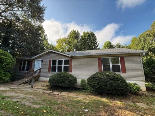 6986 Clifton Wood Dr, Walkertown, NC, 27051-9330 | Card Image