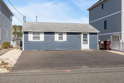 209 Pine Dr, Bayville, NJ, 08721-3137 | Card Image