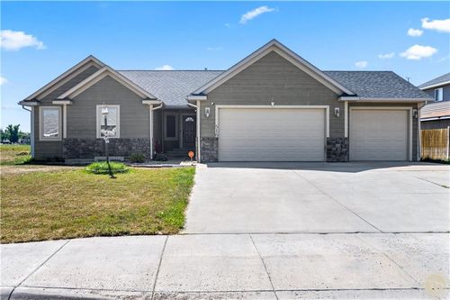 516 13th St W, Hardin, MT, 59034-2401 | Card Image