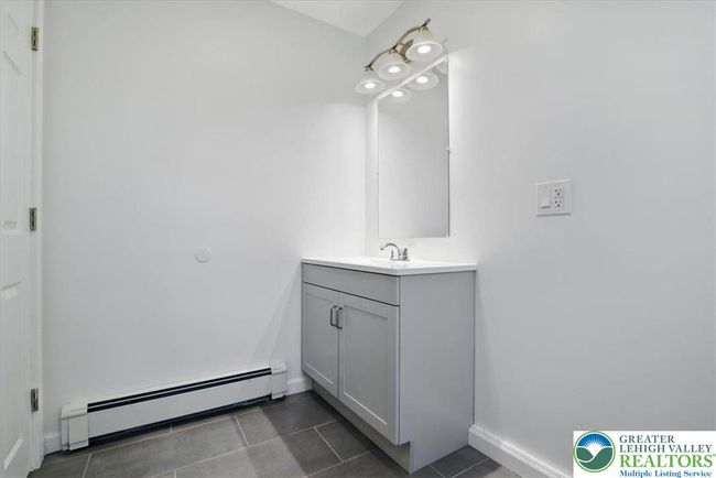 Full main bath | Image 28