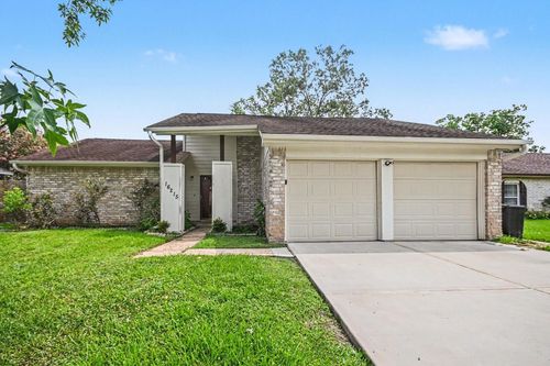 16215 Barcelona Dr, Friendswood, TX, 77546-3203 | Card Image