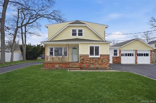 1217 Ellis St, Holbrook, NY, 11741-3814 | Card Image