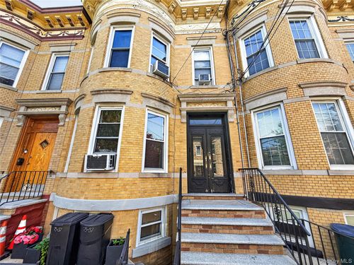 75-37 61st St, Glendale, NY, 11385-6123 | Card Image