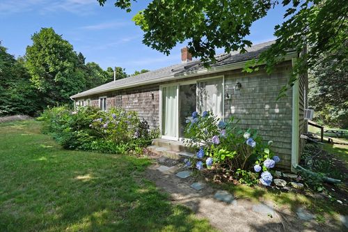 13 County Rd, Oak Bluffs, MA, 02557-6812 | Card Image