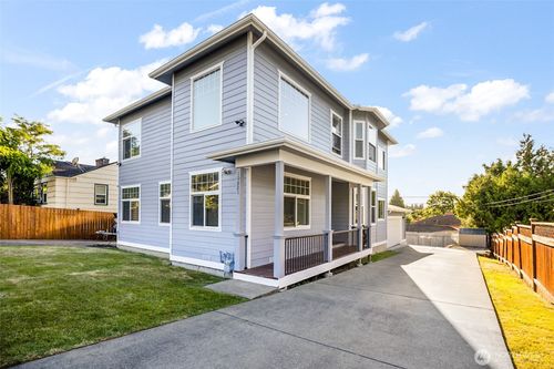10821 Crestwood Dr S, Seattle, WA, 98178-3125 | Card Image