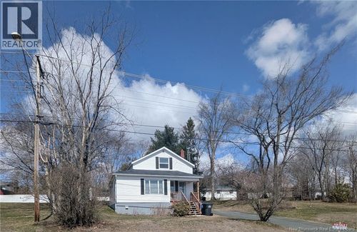 235 Gladstone Ave, Miramichi, NB, E1V1E7 | Card Image