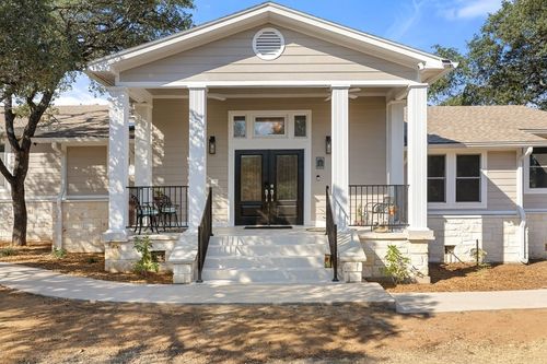 126 County Road 420, Spicewood, TX, 78669-3067 | Card Image