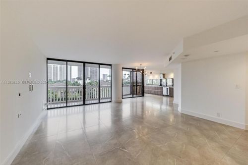 apt-506-1000 E Island Blvd, Aventura, FL, 33160-4938 | Card Image