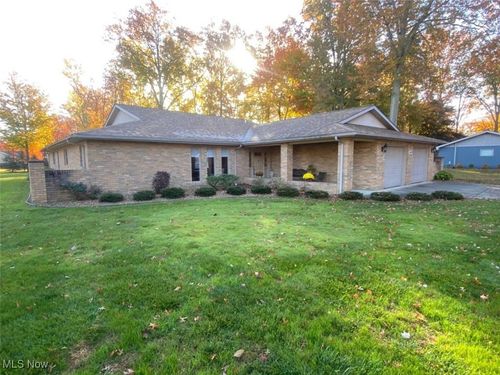 669 Cedar Dr, Cortland, OH, 44410-1325 | Card Image