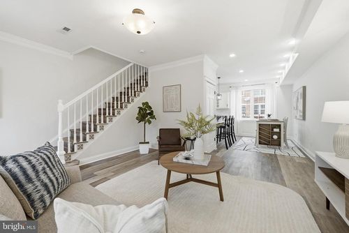 216 Ascot Pl Ne, WASHINGTON, DC, 20002-1118 | Card Image