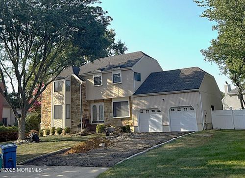 32 Victorian Dr, Old Bridge, NJ, 08857-3048 | Card Image