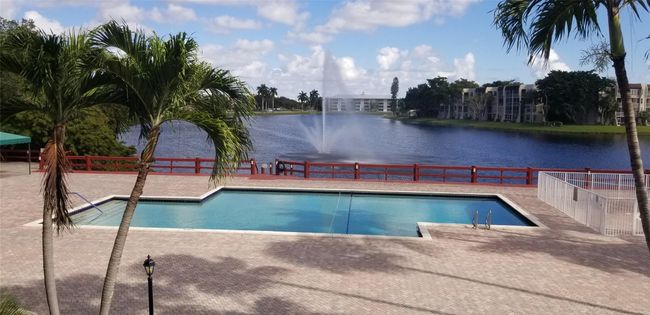 Clubhouse Pool Overlooking Lake And Water Fountain | Image 29