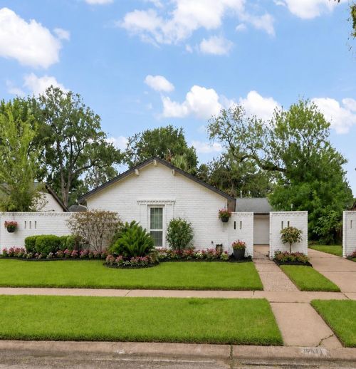 10611 Deerwood Rd, Houston, TX, 77042-1114 | Card Image