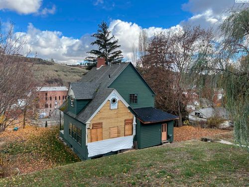 205 N West St, Colfax, WA, 99111-1935 | Card Image