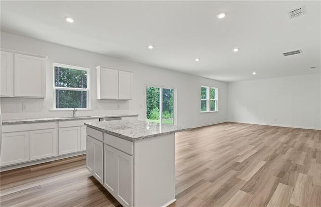 386 Rock View Ln, House other with 4 bedrooms, 3 bathrooms and 2 parking in Covington GA | Image 4