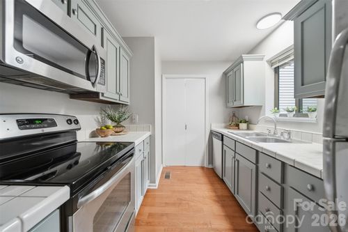 23-1420 11th Street Dr Nw, Hickory, NC, 28601-2272 | Card Image