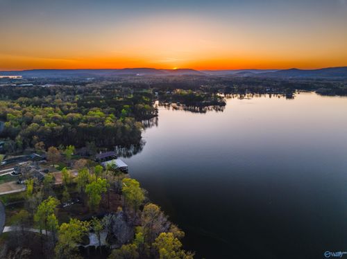 1892 Lookout Mountain Dr, Scottsboro, AL, 35769-7966 | Card Image
