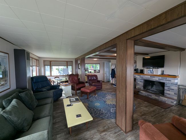 1935926-05bfff6e-0c59-4266-9b0d-4812a46f3f23.JPG | Image 24