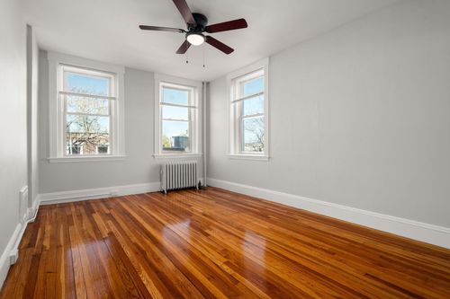 32-28 Quint Ave, Boston, MA, 02134-2522 | Card Image