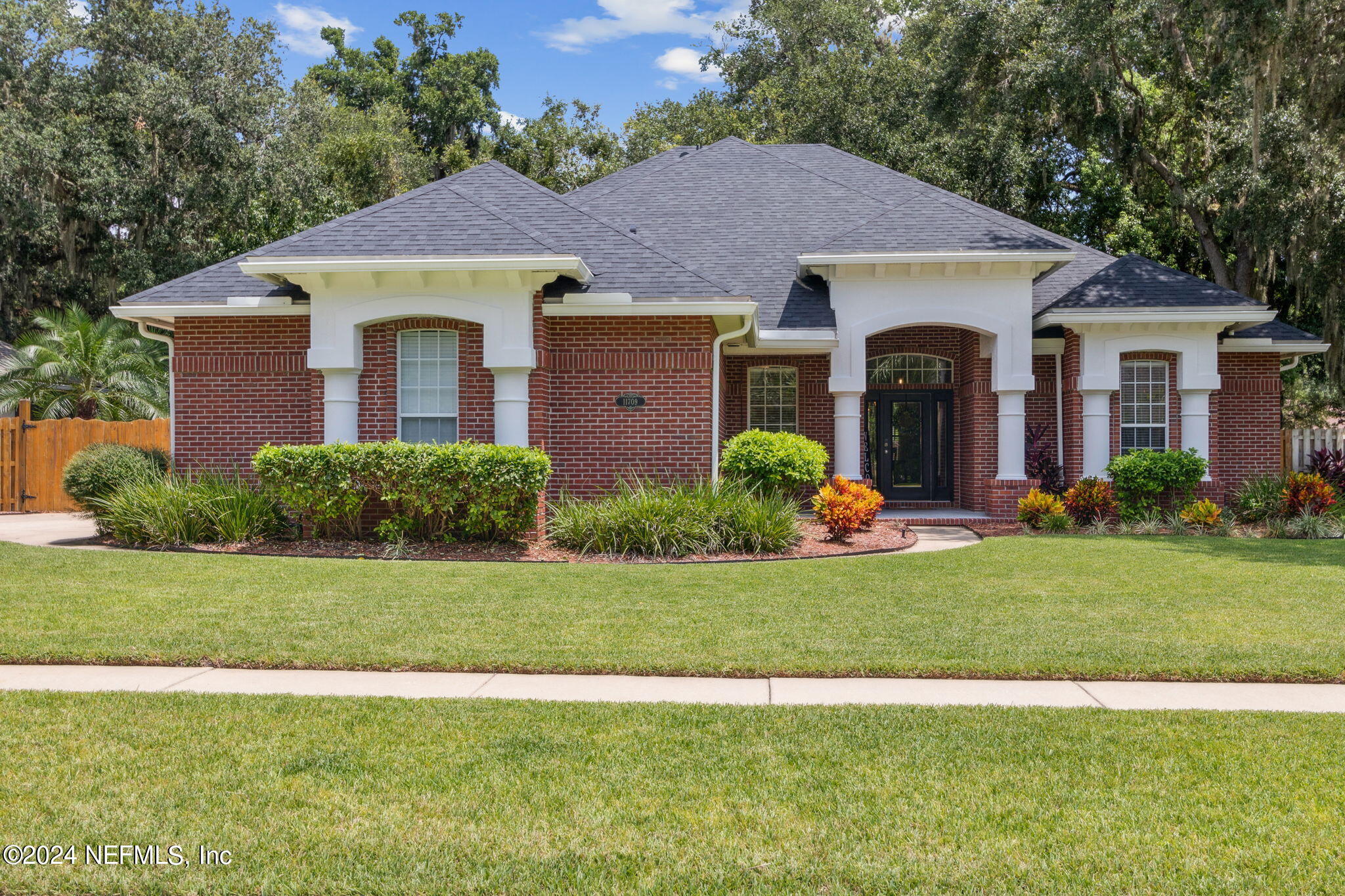 Crusselle Dr, Jacksonville, FL 32223