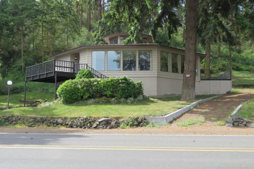 1885 Lakeshore Dr, Klamath Falls, OR, 97601-9113 | Card Image