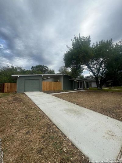 6811 Blue Lake Dr, House other with 4 bedrooms, 2 bathrooms and null parking in San Antonio TX | Image 2