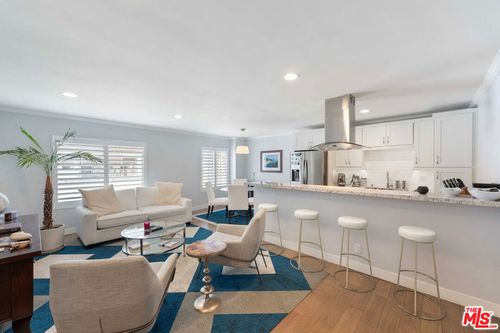 21-933 11th St, Santa Monica, CA, 90403-3182 | Card Image