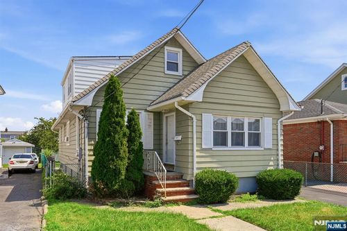 719 Teneyck Ave, Lyndhurst, NJ, 07071-2824 | Card Image