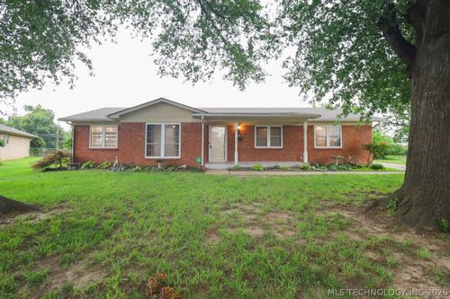 9527 E 34th St, Tulsa, OK, 74145-3504 | Card Image