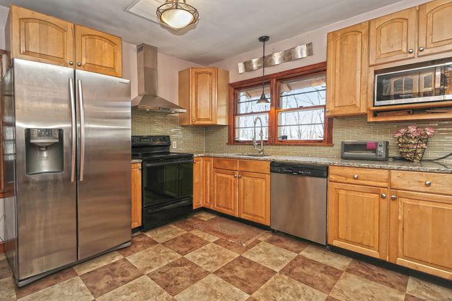 25 Highland Ter, House other with 3 bedrooms, 2 bathrooms and 2 parking in Ansonia CT | Image 14