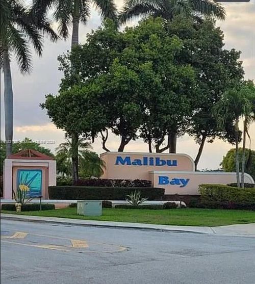 521 Nw 208th Cir, Pembroke Pines, FL, 33029-1906 | Card Image