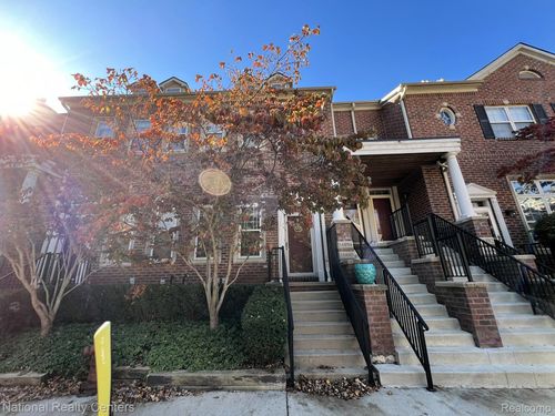 42-16880 Farmington Rd, Livonia, MI, 48154-2947 | Card Image